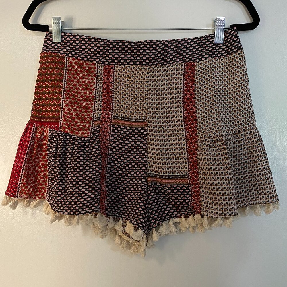 Umgee Mini skirt-shorts with tassels hem detail